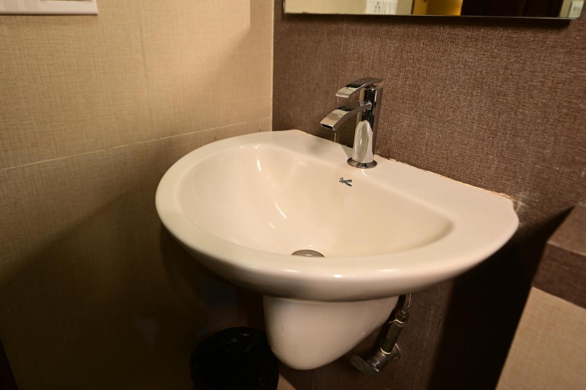 Hotel Sai Inn Мумбаї Екстер'єр фото
