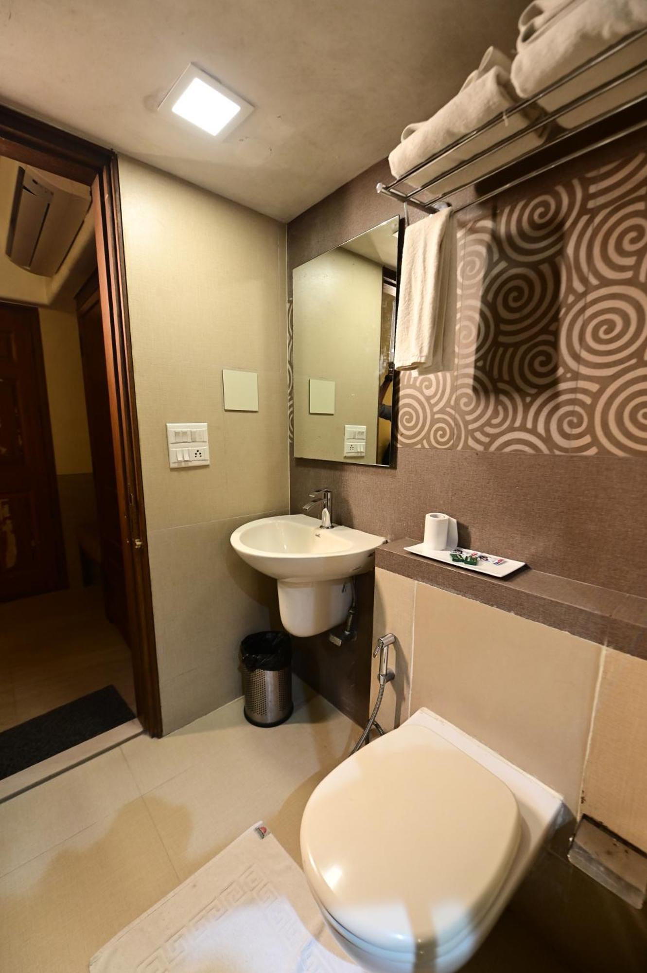 Hotel Sai Inn Мумбаї Екстер'єр фото