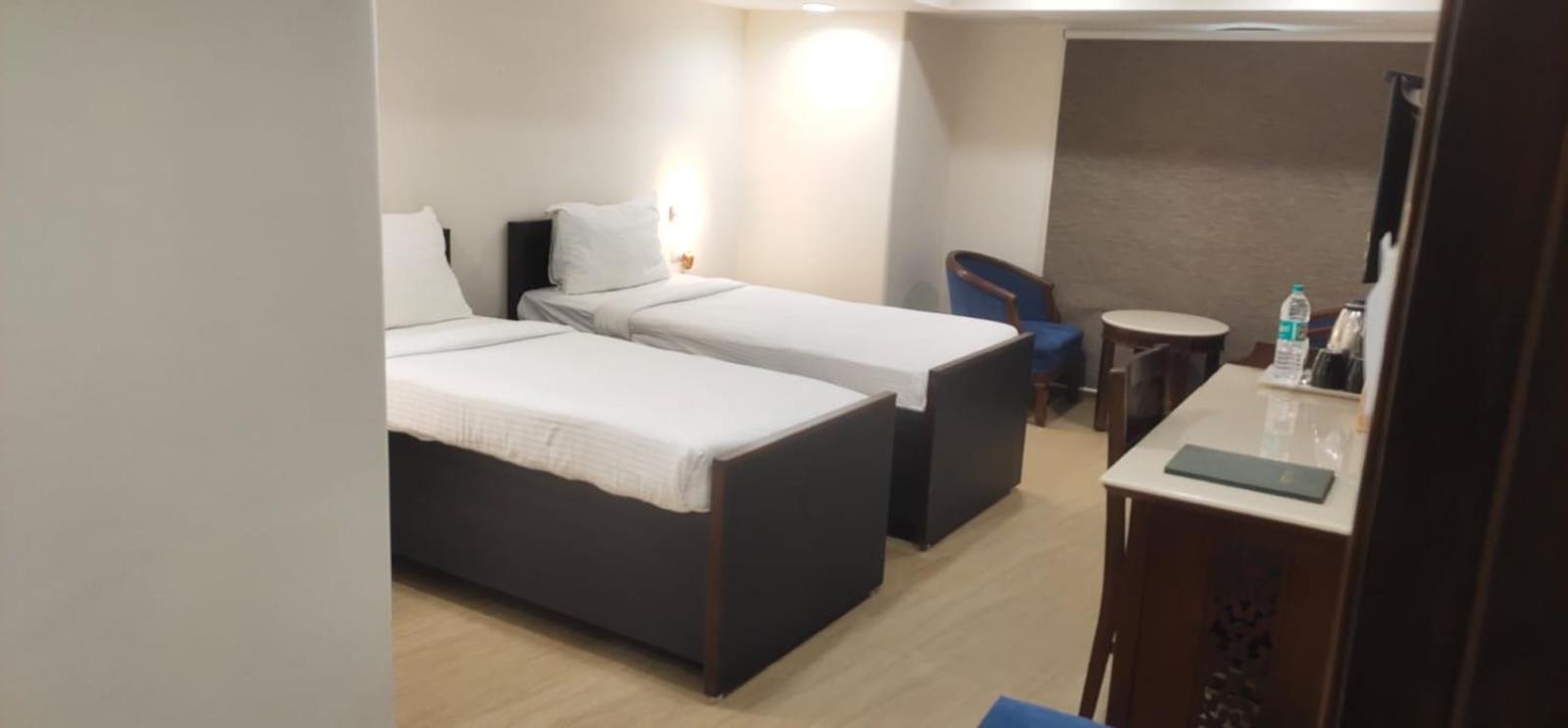 Hotel Sai Inn Мумбаї Екстер'єр фото
